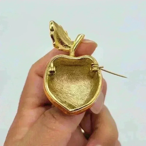 VTG Apple Pin BROOCH Enamel Gold Tone Teachers Gift - Picture 2 of 9